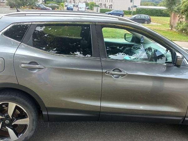 Nissan Qashqai SUV, Diesel, 2017, Grey