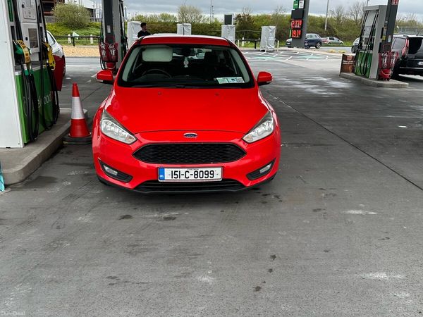 Ford Focus Hatchback, Diesel, 2015, Red