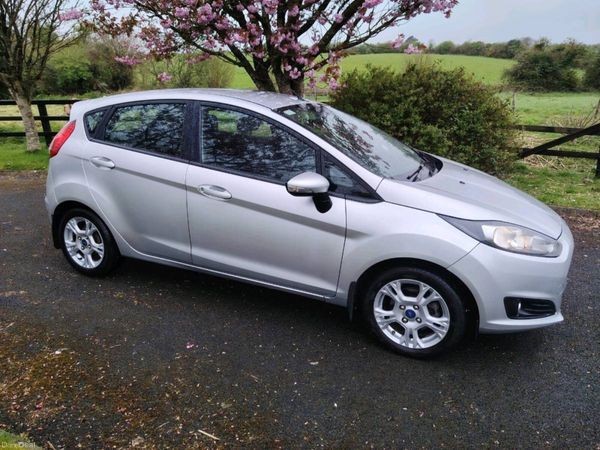 Ford Fiesta Hatchback, Petrol, 2014, Silver