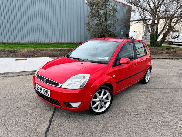 Ford Fiesta Hatchback, Petrol, 2005, Red