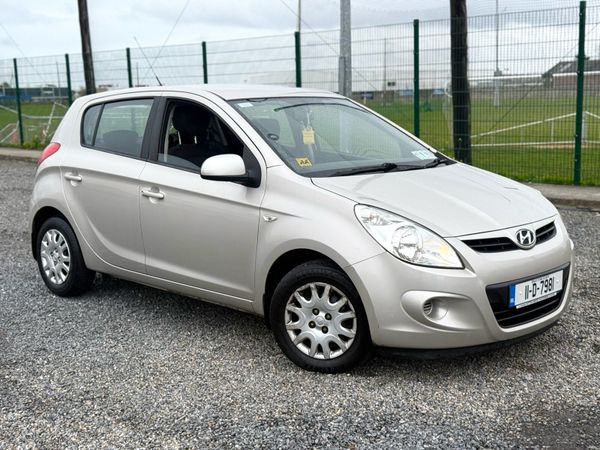 Hyundai i20 Hatchback, Petrol, 2011, Silver