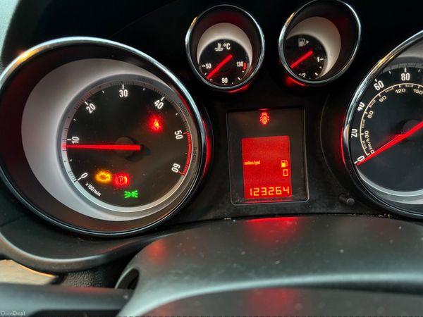 Vauxhall Insignia Hatchback, Diesel, 2012, Silver