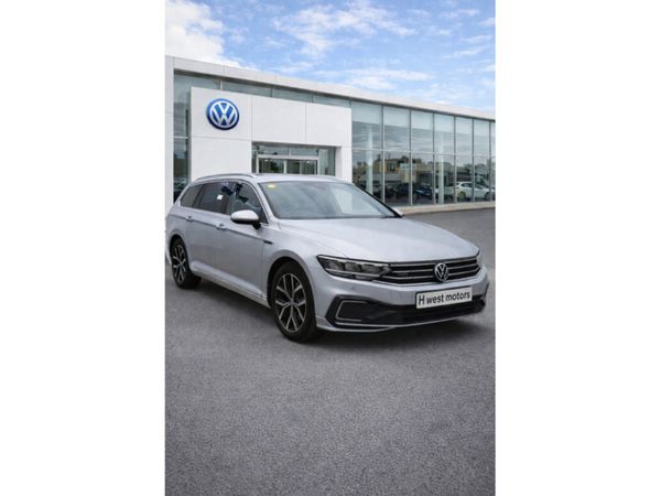 Volkswagen Passat Estate, Petrol Hybrid, 2022, Silver