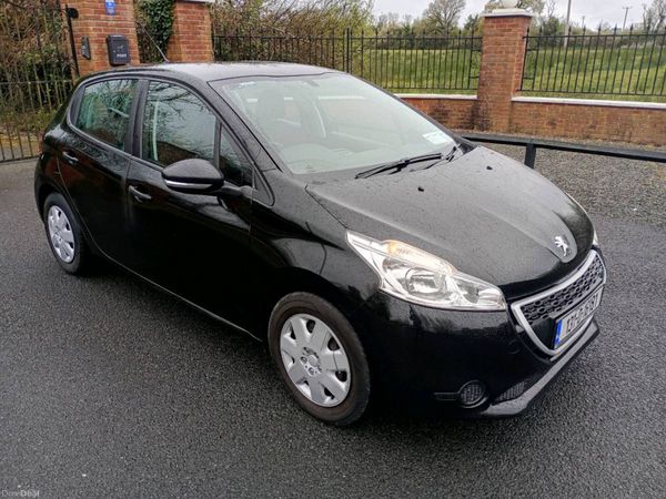 Peugeot 208 Hatchback, Petrol, 2013, Black