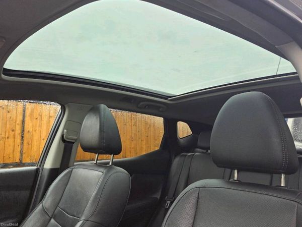 Nissan Qashqai SUV, Diesel, 2017, Grey