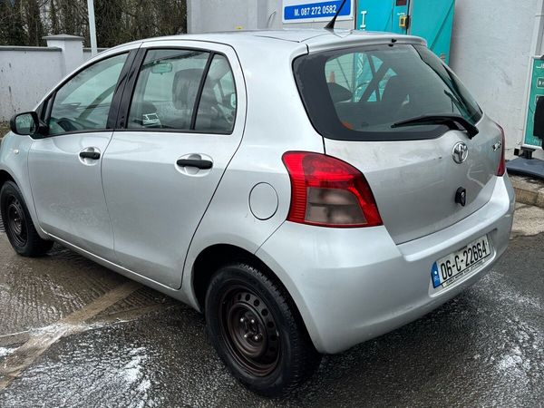 Toyota Yaris Hatchback, Petrol, 2006, Silver