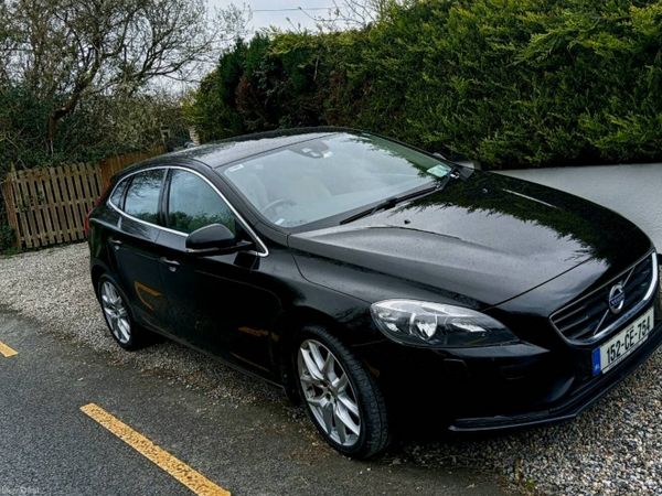 Volvo V40 Hatchback, Diesel, 2015, Black