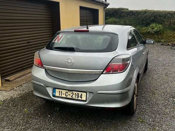 Opel Astra Hatchback, Petrol, 2011, Silver