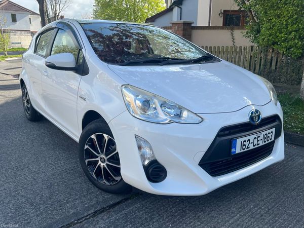 Toyota Aqua Hatchback, Petrol Hybrid, 2016, White