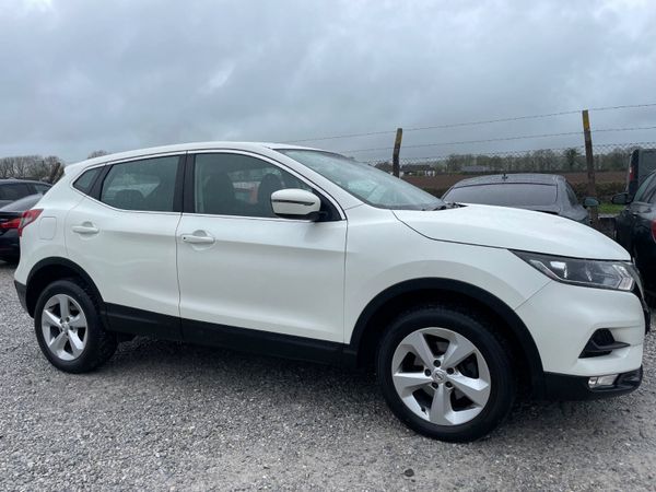 Nissan Qashqai Hatchback, Petrol, 2019, White