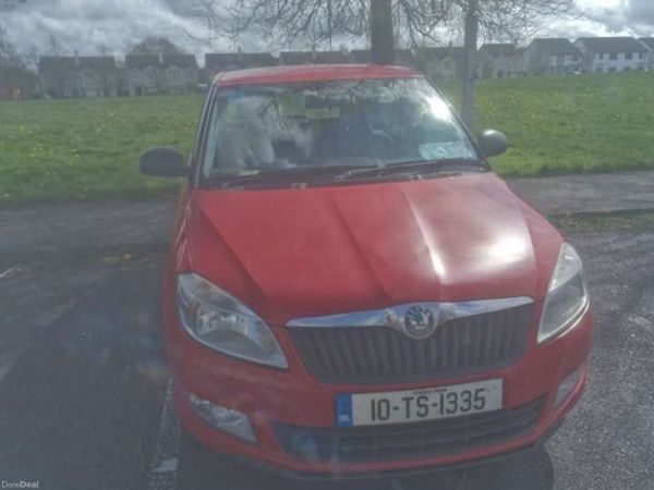 Skoda Fabia Hatchback, Petrol, 2010, Red