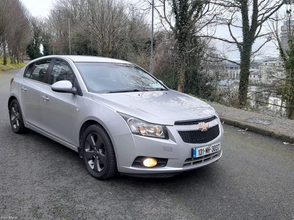 Chevrolet Cruze Hatchback, Diesel, 2013, Silver