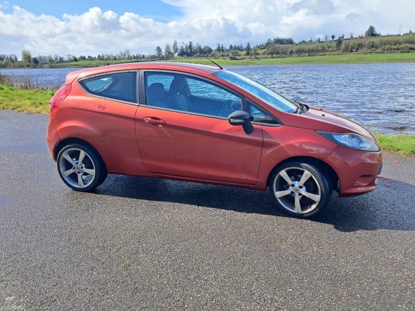 Ford Fiesta Hatchback, Petrol, 2009, Red