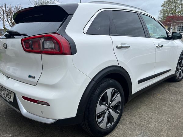 Kia Niro SUV, Petrol Hybrid, 2018, White