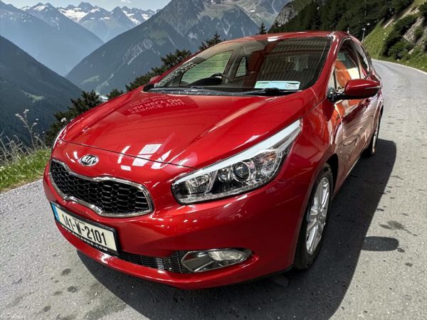 Kia Ceed Hatchback, Diesel, 2014, Red