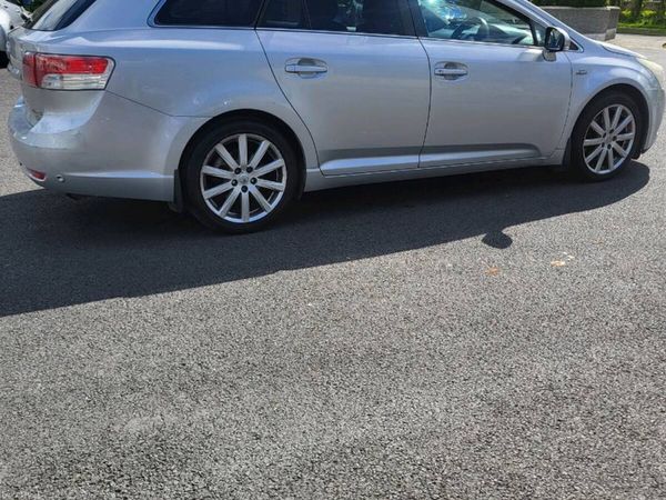 Toyota Avensis Estate, Diesel, 2009, Silver