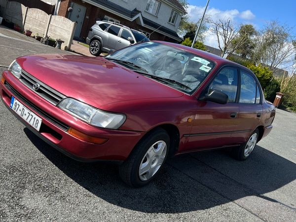 Toyota Corolla Saloon, Petrol, 1997, Red