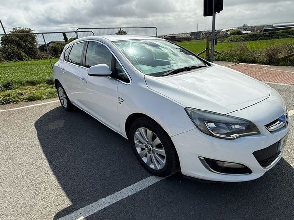 Opel Astra Hatchback, Diesel, 2015, White