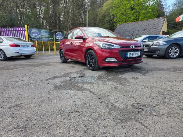 Hyundai i20 Hatchback, Petrol, 2017, Red
