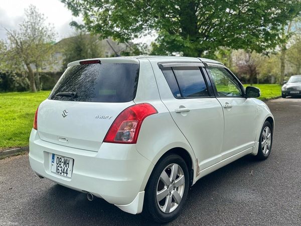 Suzuki Swift Hatchback, Petrol, 2008, White