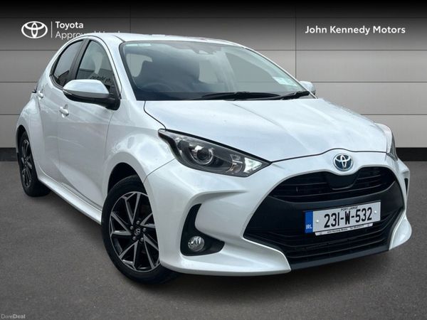 Toyota Yaris Hatchback, Petrol Hybrid, 2023, White