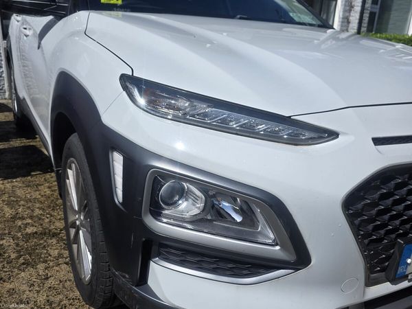 Hyundai KONA MPV, Petrol, 2019, White
