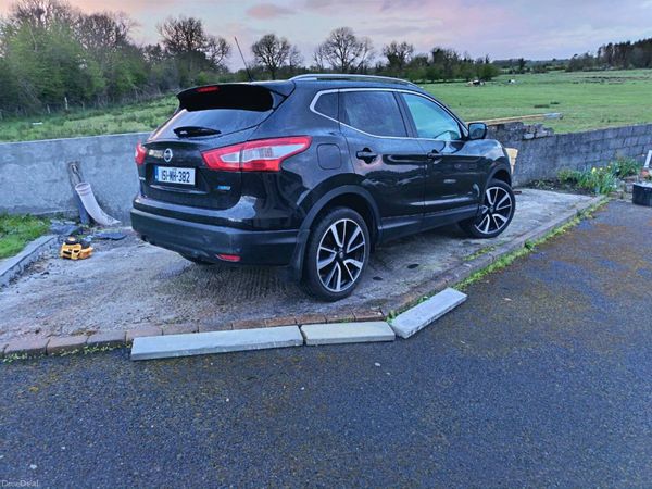 Nissan Qashqai Hatchback, Diesel, 2015, Black