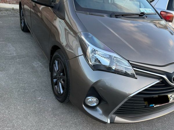 Toyota Yaris Hatchback, Diesel, 2017, Bronze