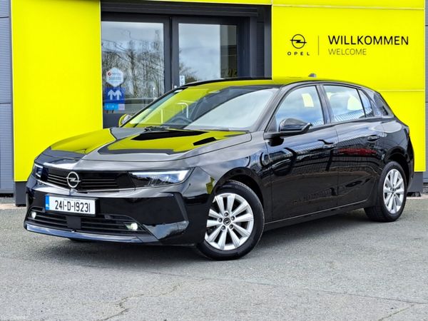 Opel Astra Hatchback, Diesel, 2024, Black