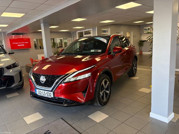 Nissan Qashqai MPV, Petrol, 2021, Red