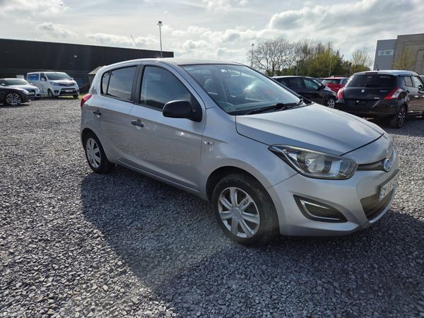 Hyundai i20 Hatchback, Petrol, 2012, Silver