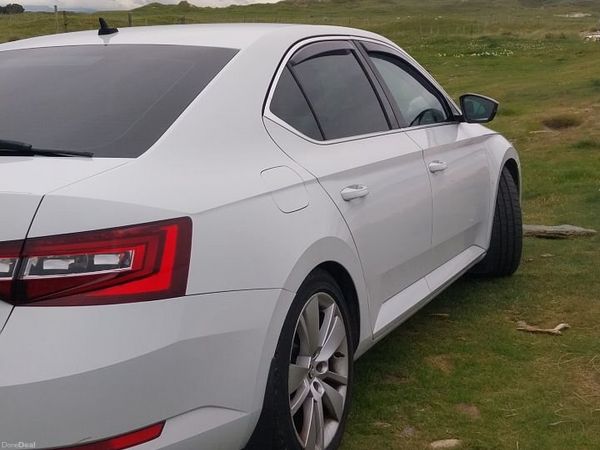 Skoda Superb Hatchback, Diesel, 2016, White