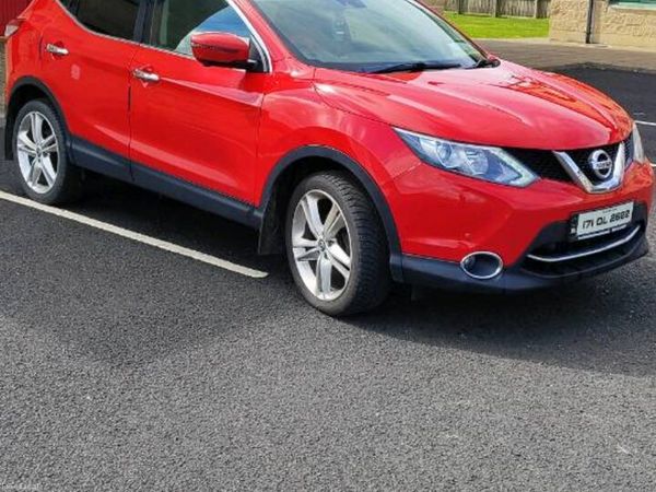 Nissan Qashqai SUV, Diesel, 2017, Red