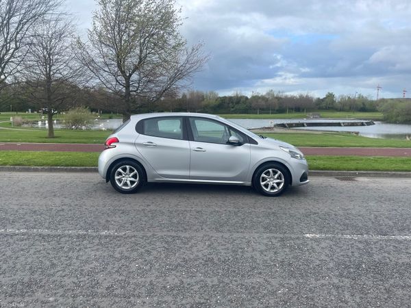 Peugeot 208 Hatchback, Petrol, 2017, Grey