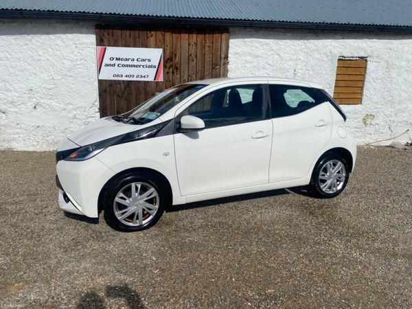 Toyota Aygo Hatchback, Petrol, 2015, White