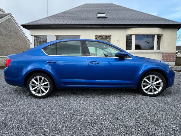 Skoda Octavia Saloon, Diesel, 2016, Blue
