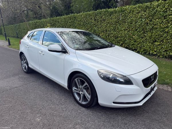 Volvo V40 Hatchback, Diesel, 2015, White