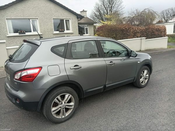 Nissan Qashqai Hatchback, Diesel, 2012, Grey