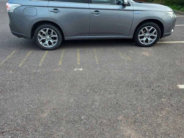 Mitsubishi Outlander SUV, Petrol Plug-in Hybrid, 2015, Grey