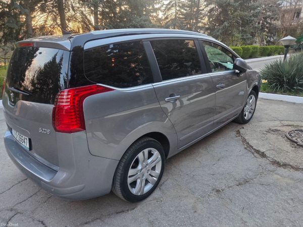 Peugeot 5008 MPV, Diesel, 2017, Grey