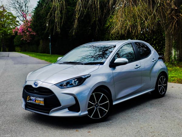 Toyota Yaris Hatchback, Petrol Hybrid, 2022, Silver