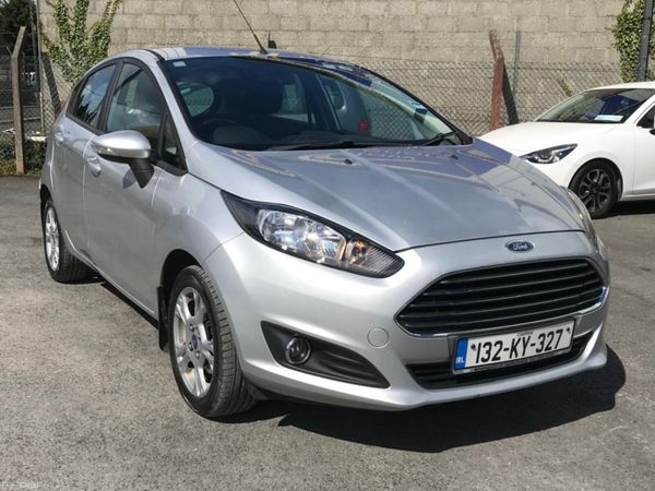 Ford Fiesta Hatchback, Petrol, 2013, Silver