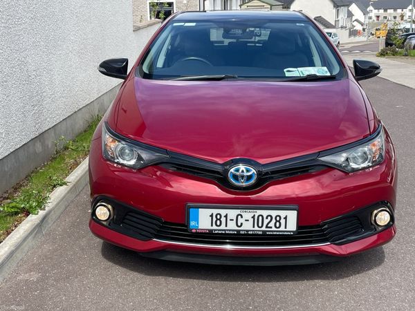 Toyota Auris MPV, Petrol Hybrid, 2018, Red