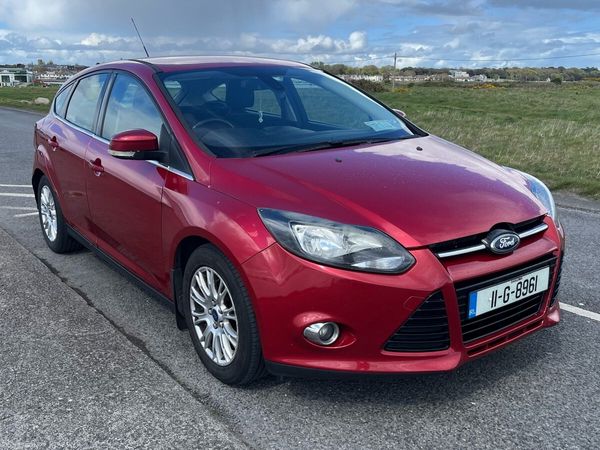 Ford Focus Hatchback, Diesel, 2011, Red