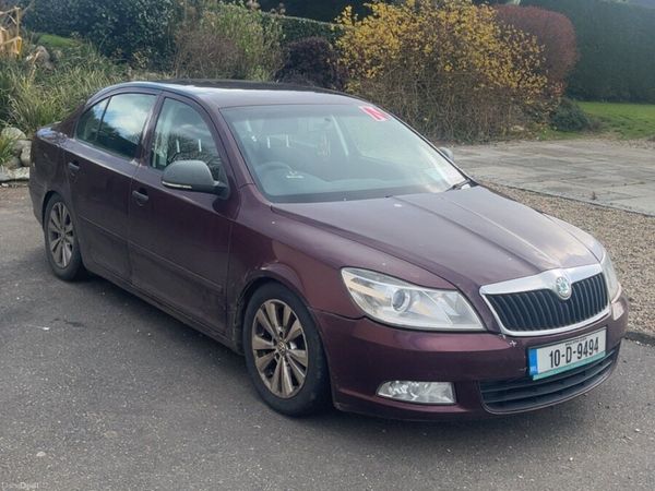 Skoda Octavia Hatchback, Diesel, 2010, Red