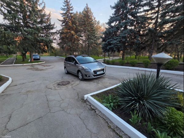 Peugeot 5008 MPV, Diesel, 2017, Grey