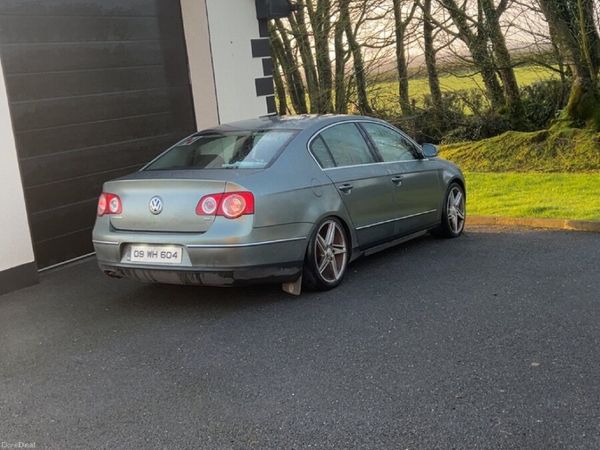 Volkswagen Passat Saloon, Diesel, 2009, Green