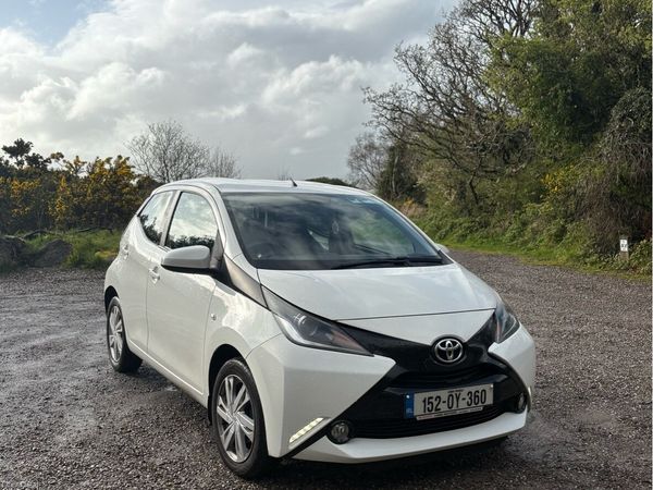 Toyota Aygo Hatchback, Petrol, 2015, White