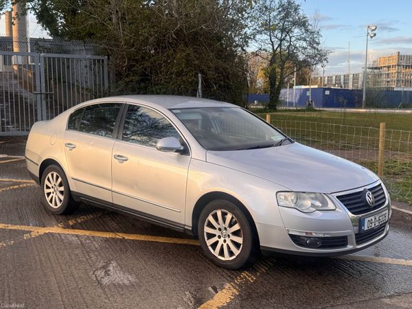Volkswagen Passat Saloon, Petrol, 2009, Silver