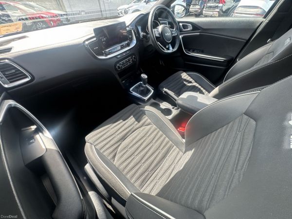 Kia Ceed Hatchback, Petrol, 2023, Grey